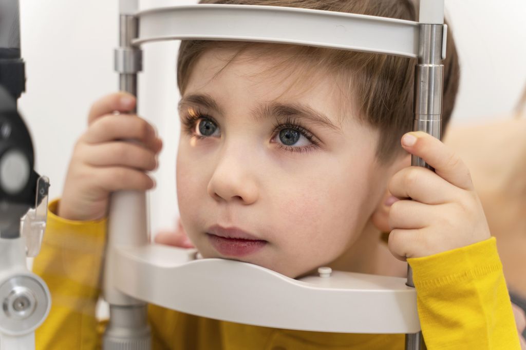 little-boy-eyes-consult.jpg little-boy-eyes-consult.jpg